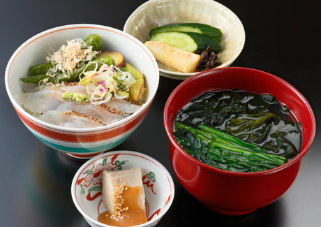 炙りぐじ丼と法蓮草わかめ煮麺